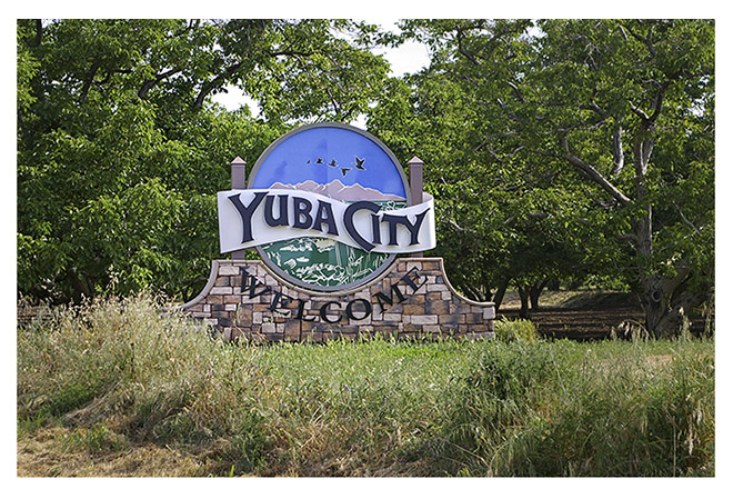 Photo of Gateway Monument in Yuba City, CA.