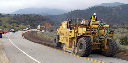 pulverization with no stabilizing agent of an aged pavement during daytime construction 